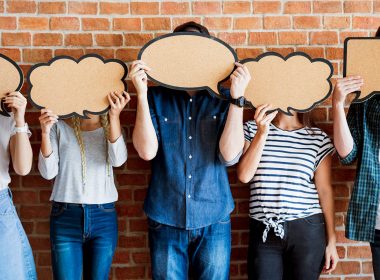 People standing with speech bubbles