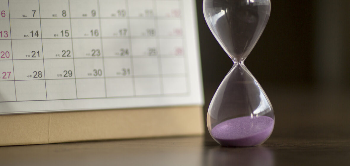 image of calendar and hourglass to show the delays in the coronial system